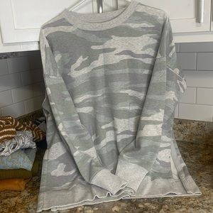 Aerie, size M, camouflage sweatshirt with side slits, oversized